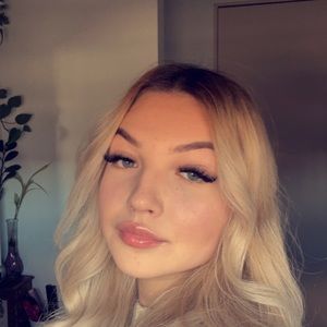 Meet your Posher, Daniela